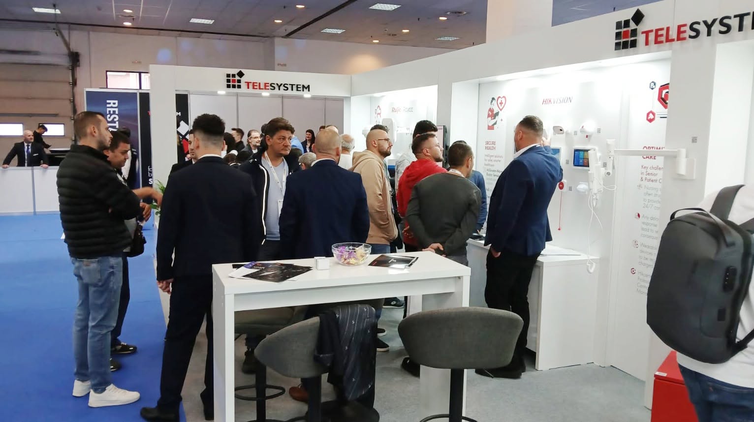 Vizitatori la standul Telesystem la Romanian Security Summit 2025